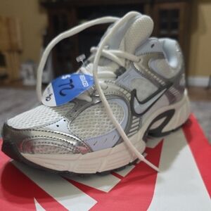 Nike  V5 RNR Womens 7.5